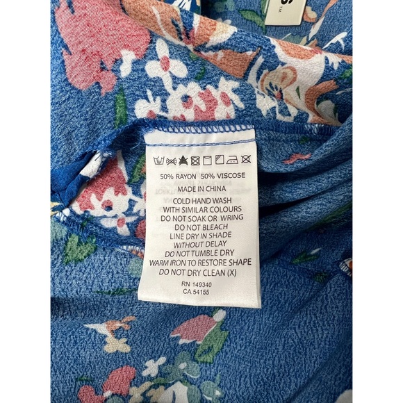 NWT Rolla’s Delilah Blue Floral Wrap Blouse Size Large - Picture 13 of 14